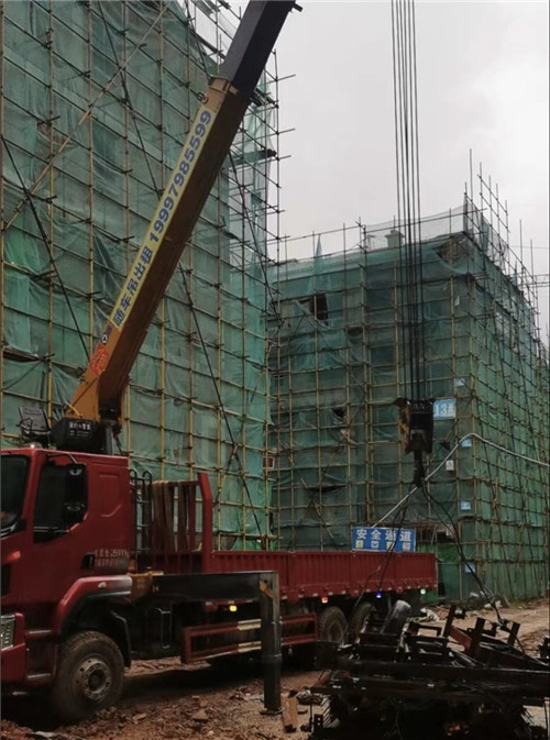 台江区“慢工细活”—— 吊车的 “微动控制” 技术