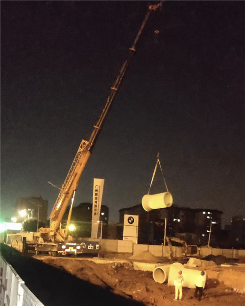 台江区“弯臂矫正”—— 吊车的 “形变补偿” 技术