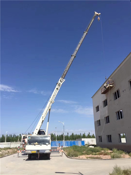 台江区“轻装强干”—— 吊车的 “轻量化臂架” 技术